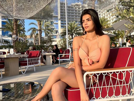 Alluring Poses Of Sonali Raut in Bikini